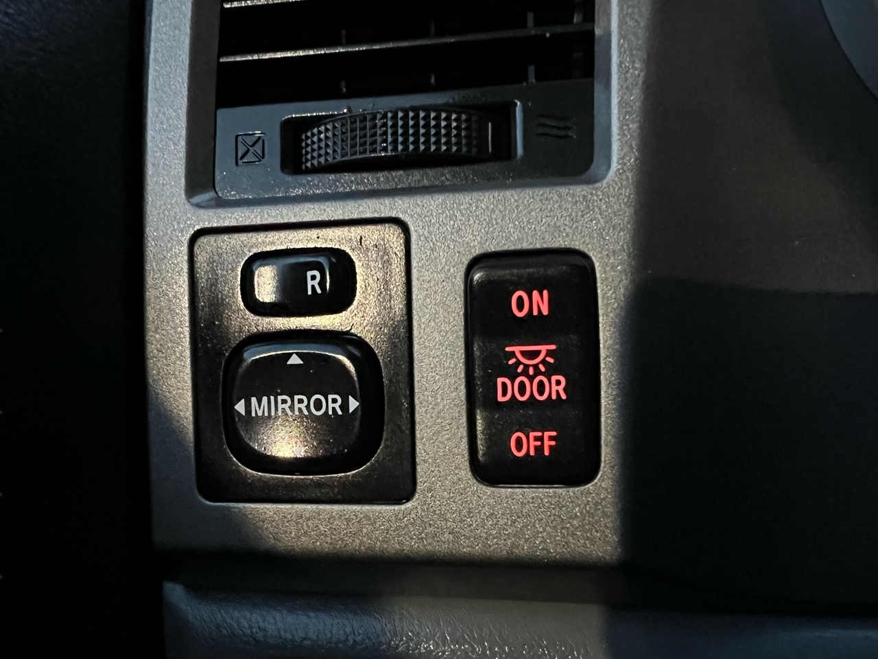 Toyota Tundra Tundra-Grade 5.7L Long Bed 4WD 2010