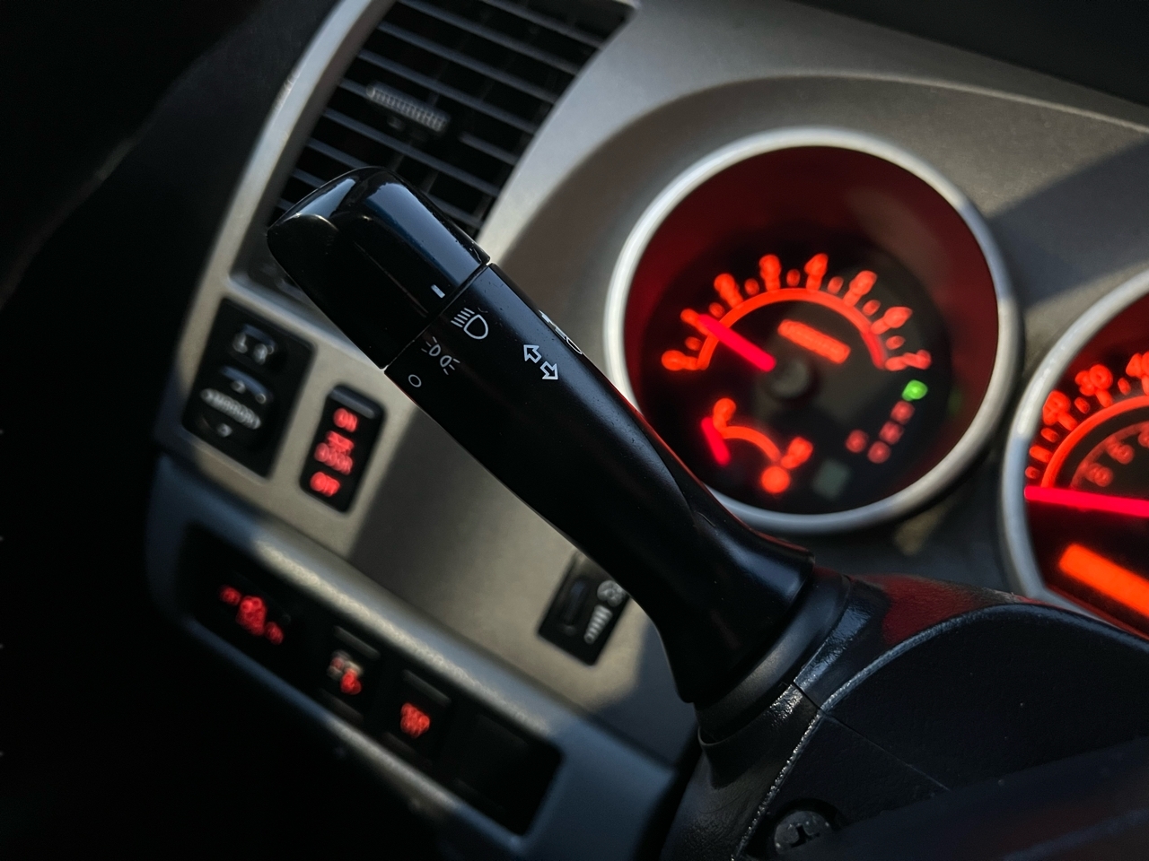 Toyota Tundra Tundra-Grade 5.7L Long Bed 4WD 2010