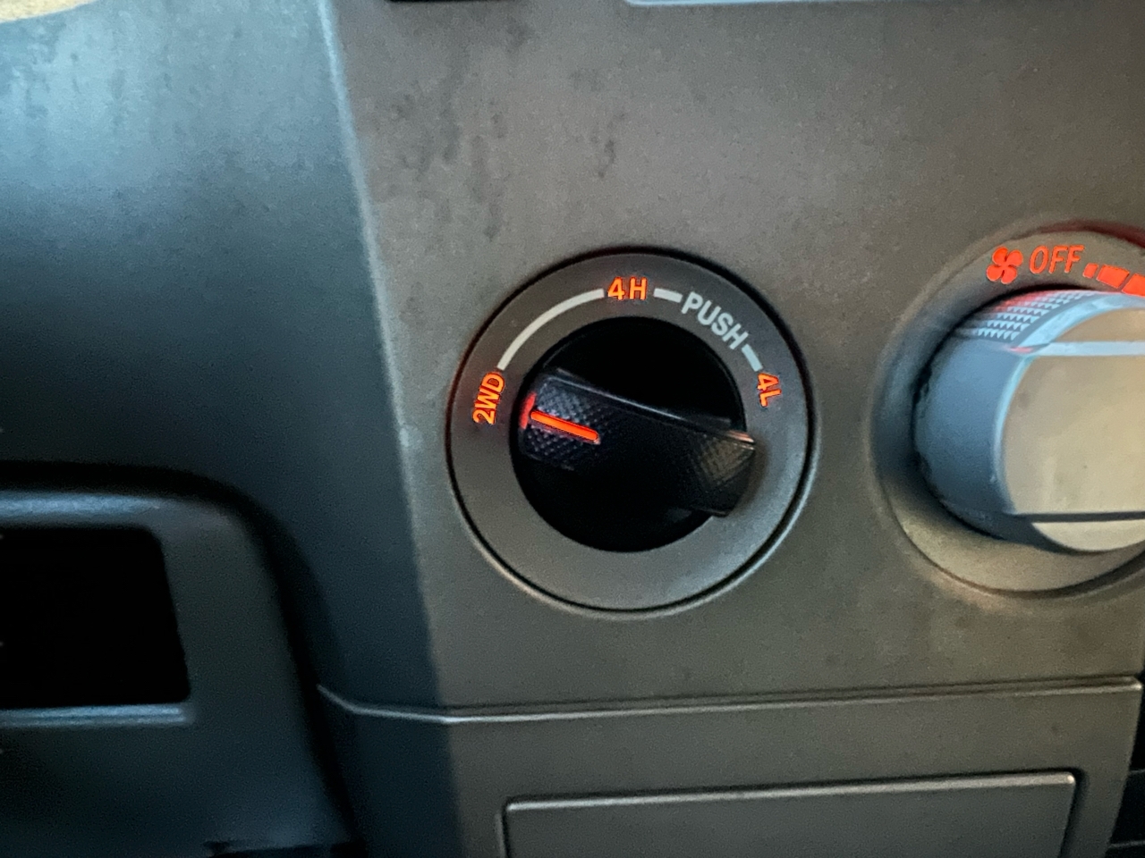 Toyota Tundra Tundra-Grade 5.7L Long Bed 4WD 2010