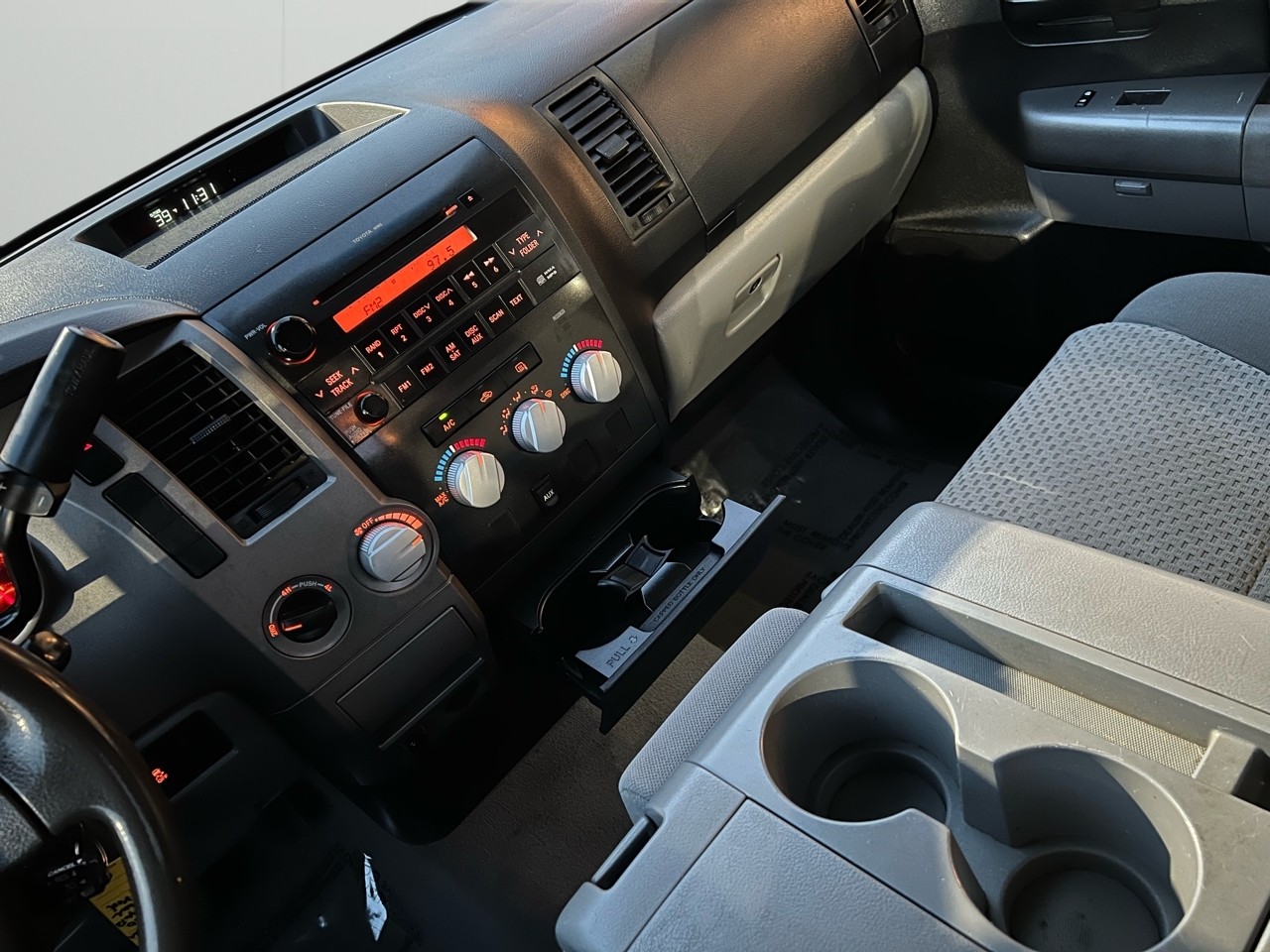 Toyota Tundra Tundra-Grade 5.7L Long Bed 4WD 2010