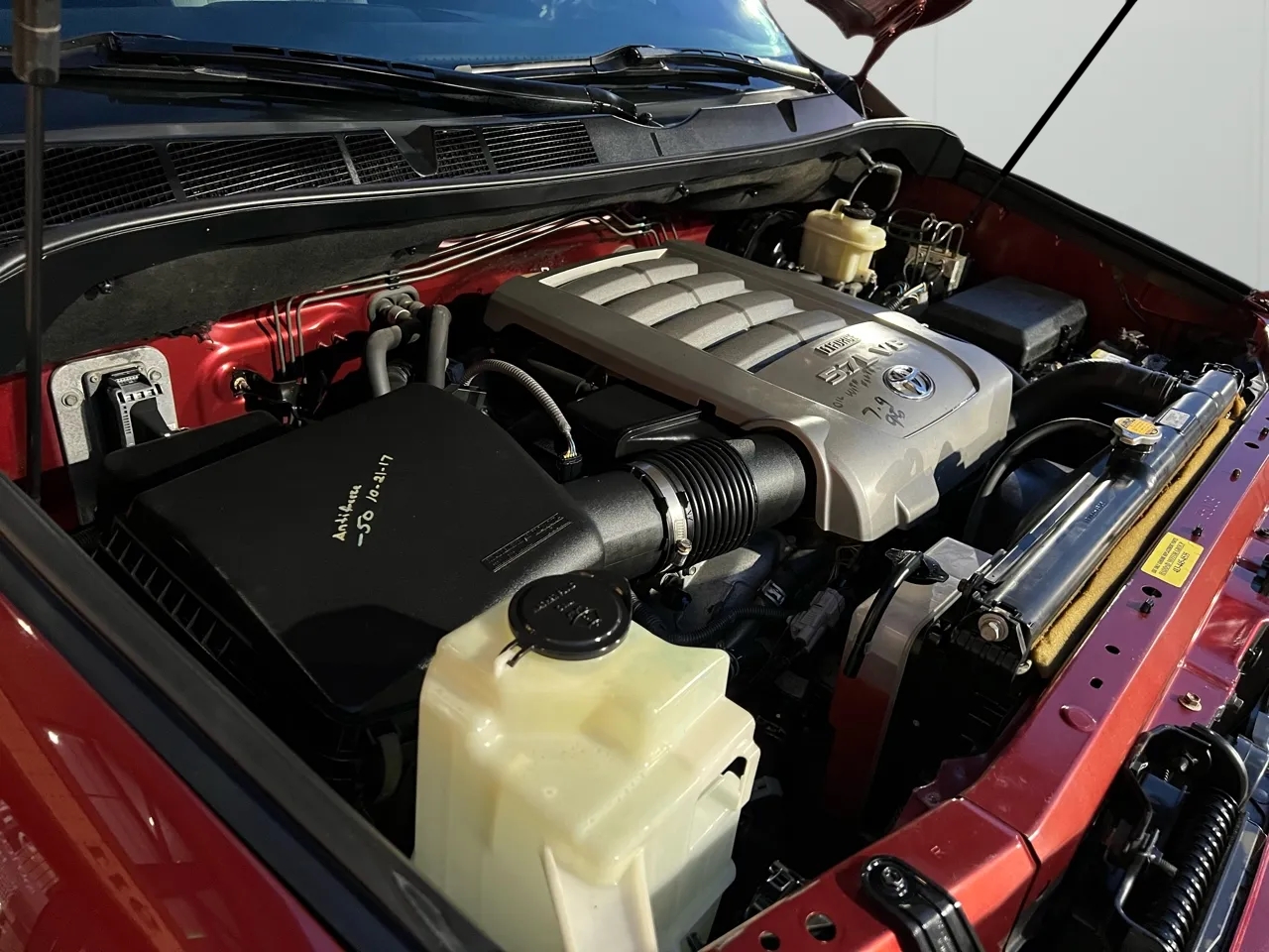 Toyota Tundra Tundra-Grade 5.7L Long Bed 4WD 2010