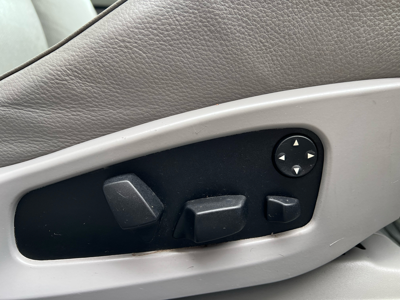 BMW 5-Series 530xi 2006