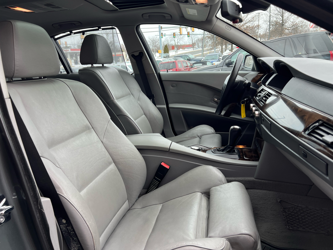 BMW 5-Series 530xi 2006