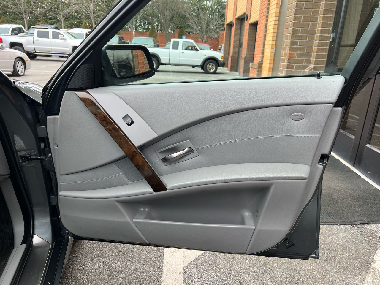 BMW 5-Series 530xi 2006