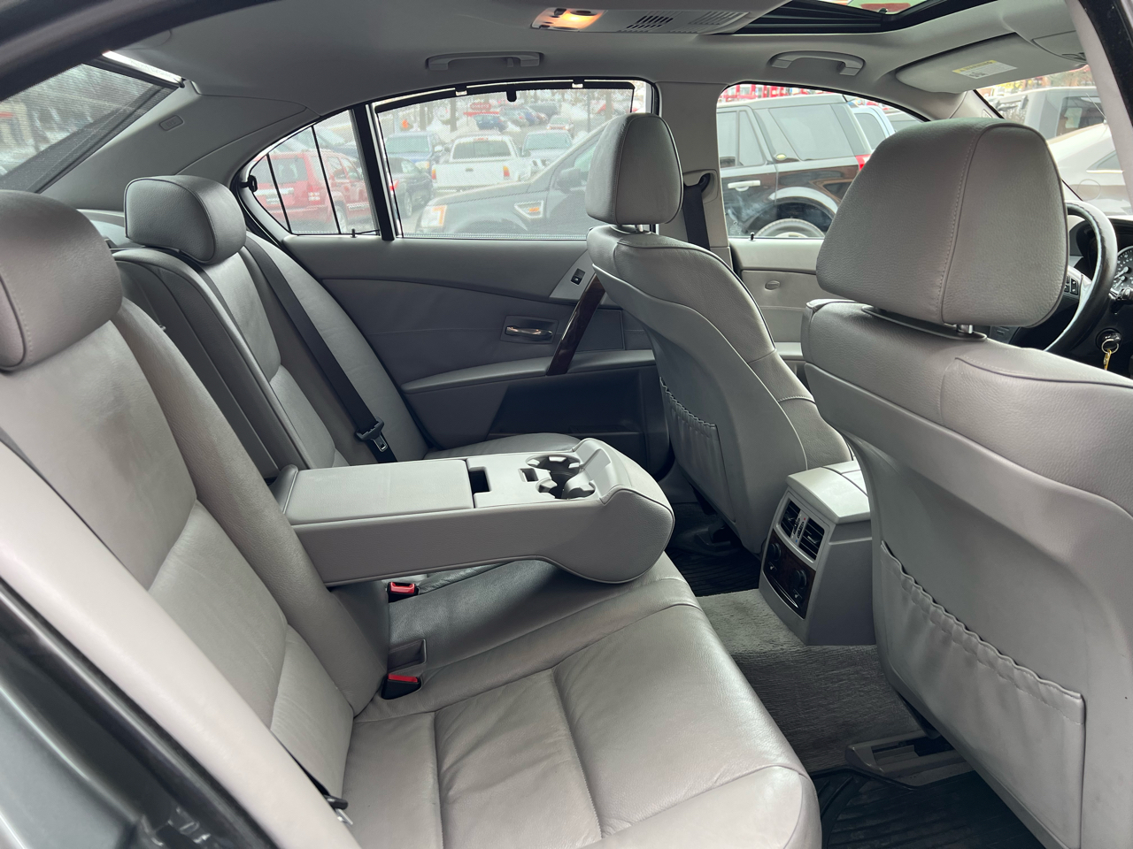 BMW 5-Series 530xi 2006