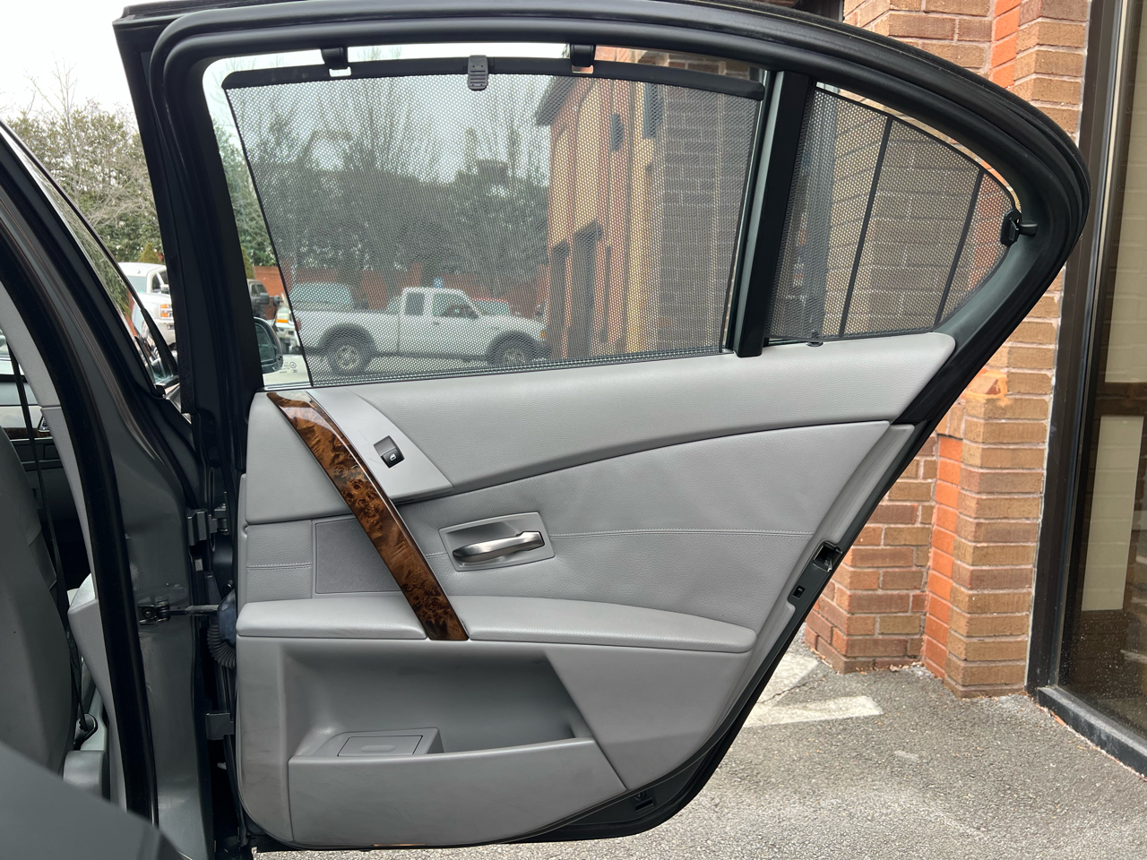 BMW 5-Series 530xi 2006