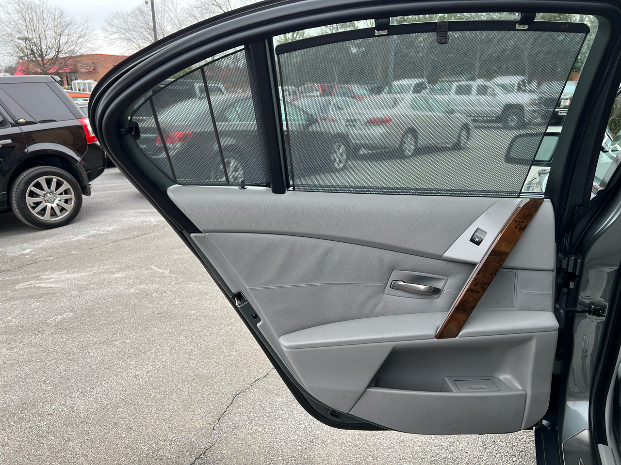 BMW 5-Series 530xi 2006