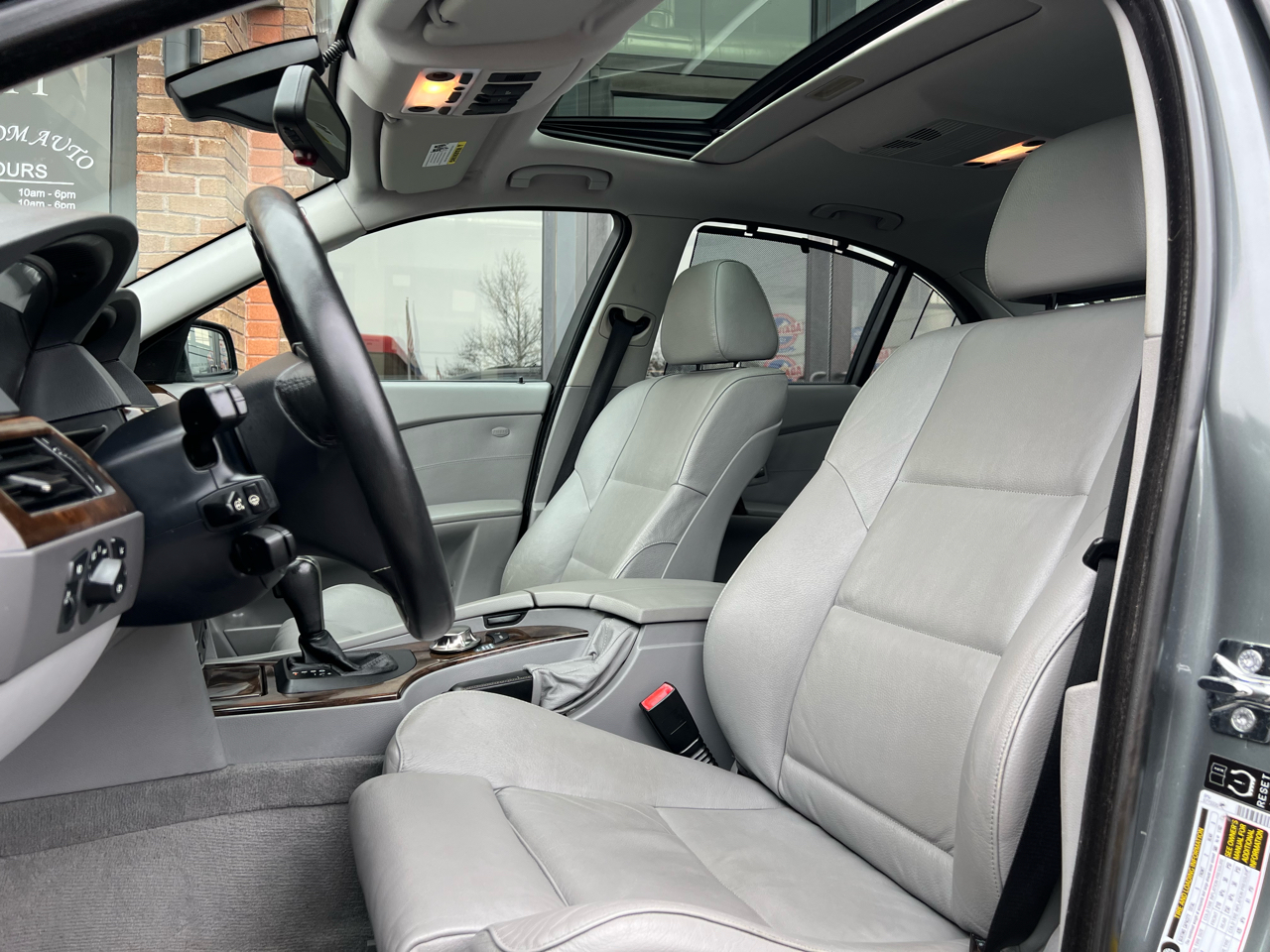 BMW 5-Series 530xi 2006