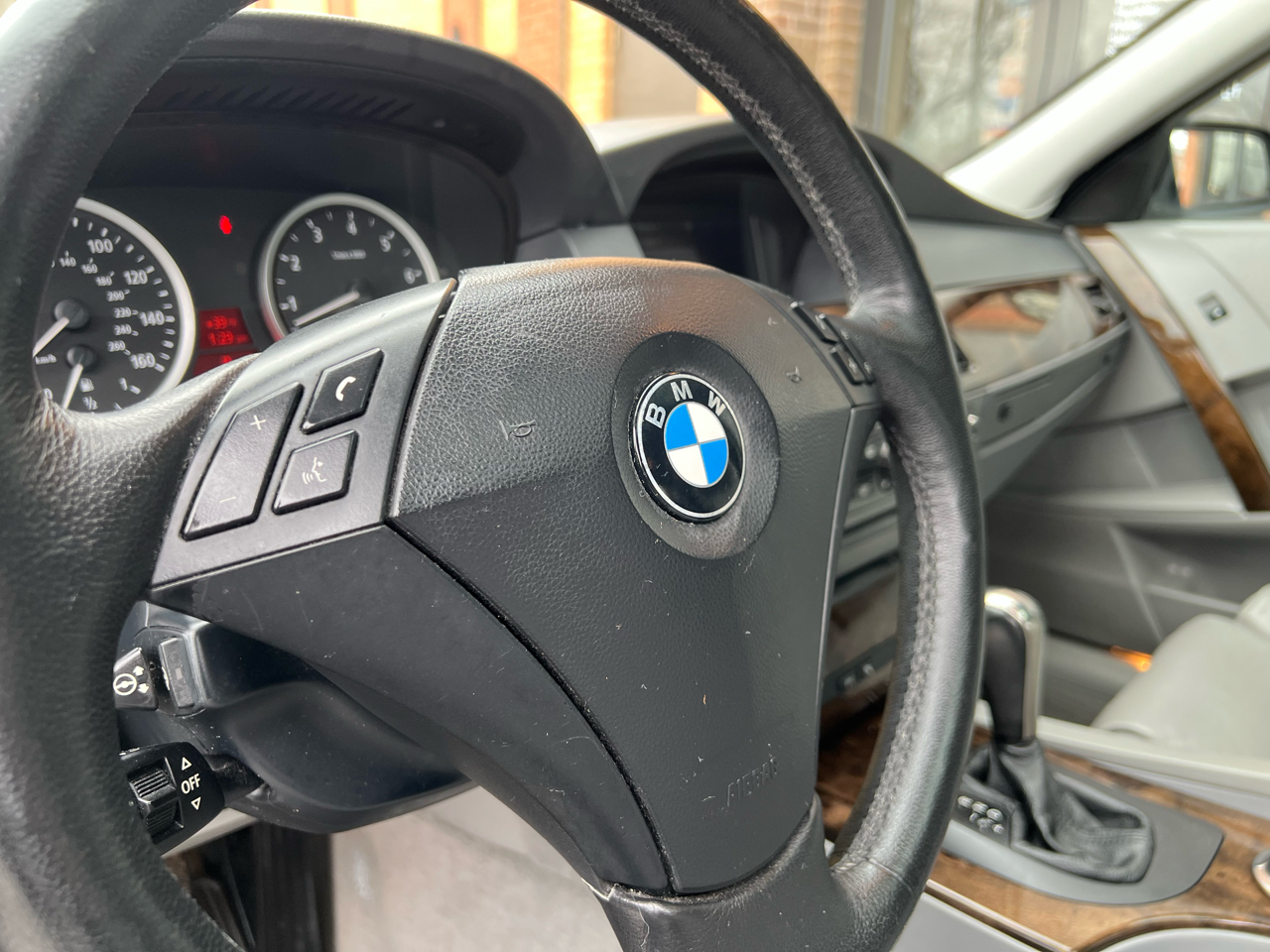 BMW 5-Series 530xi 2006