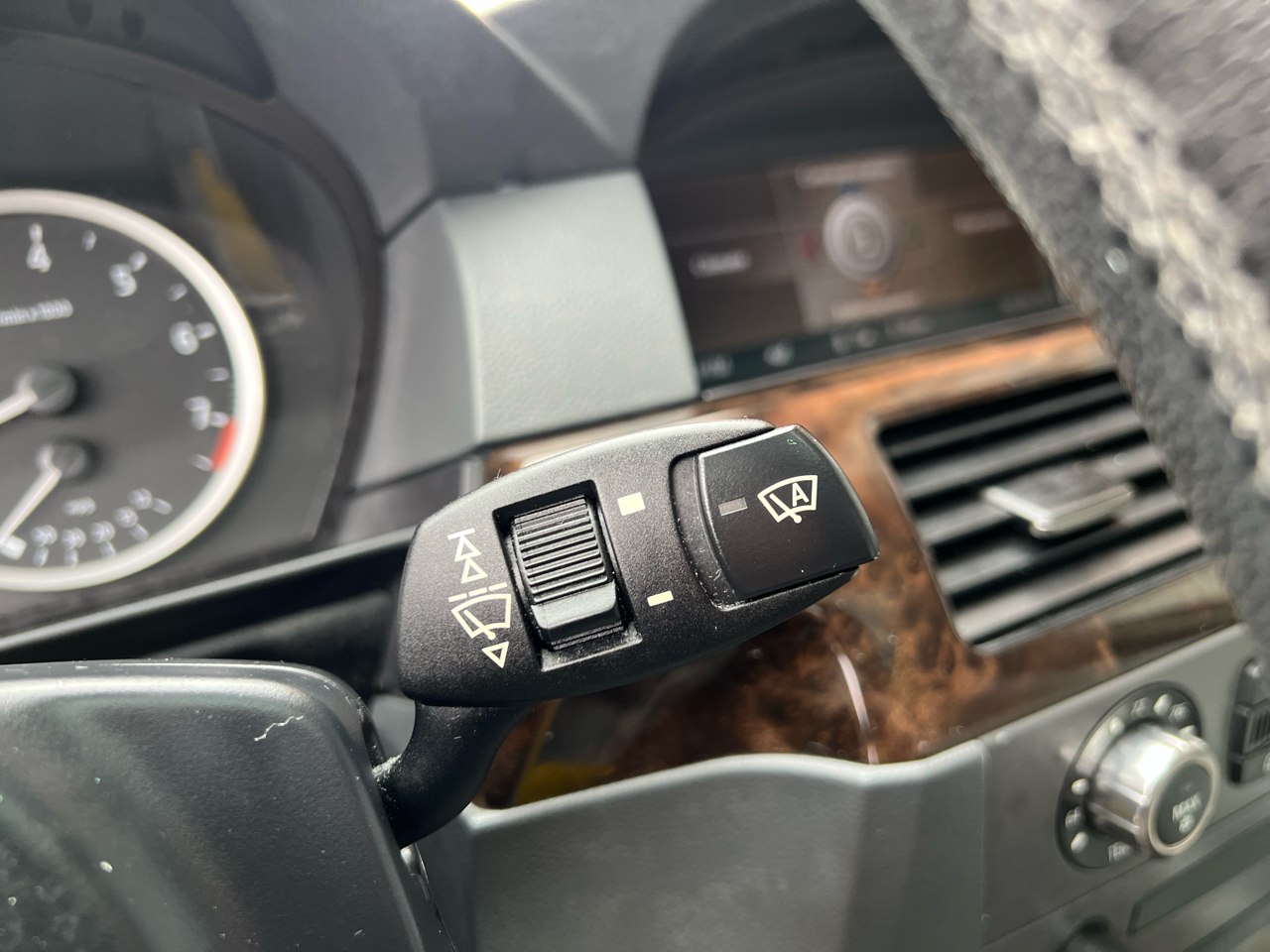 BMW 5-Series 530xi 2006