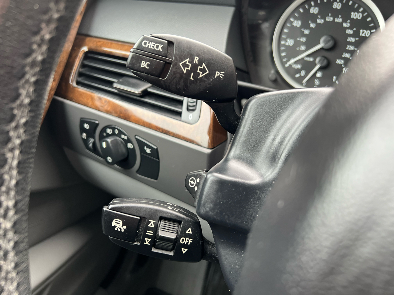 BMW 5-Series 530xi 2006