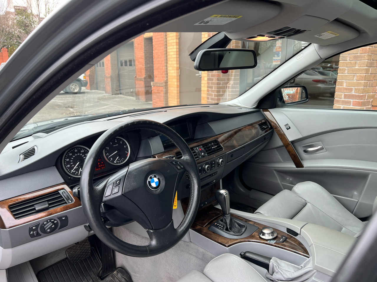 BMW 5-Series 530xi 2006