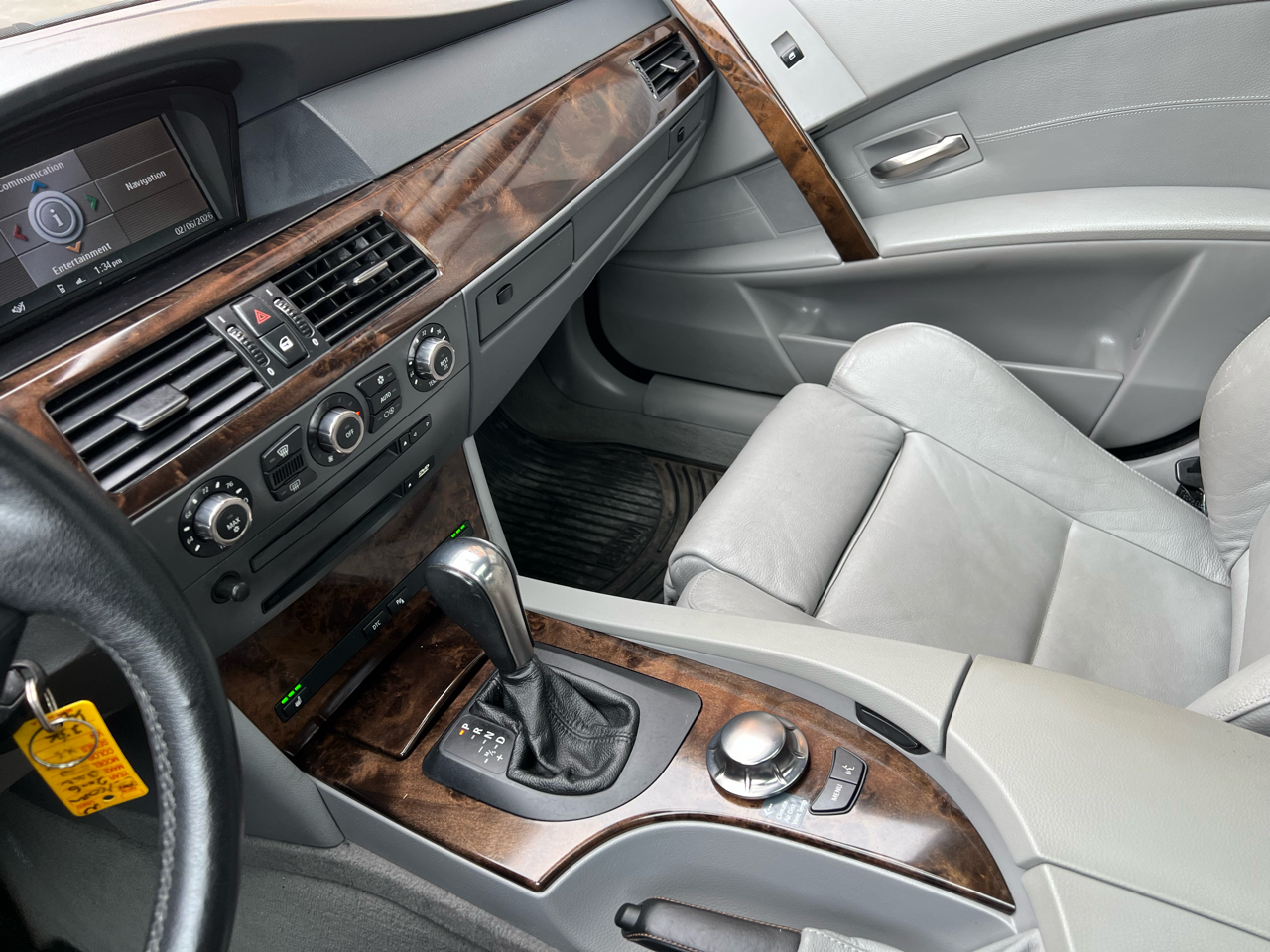 BMW 5-Series 530xi 2006