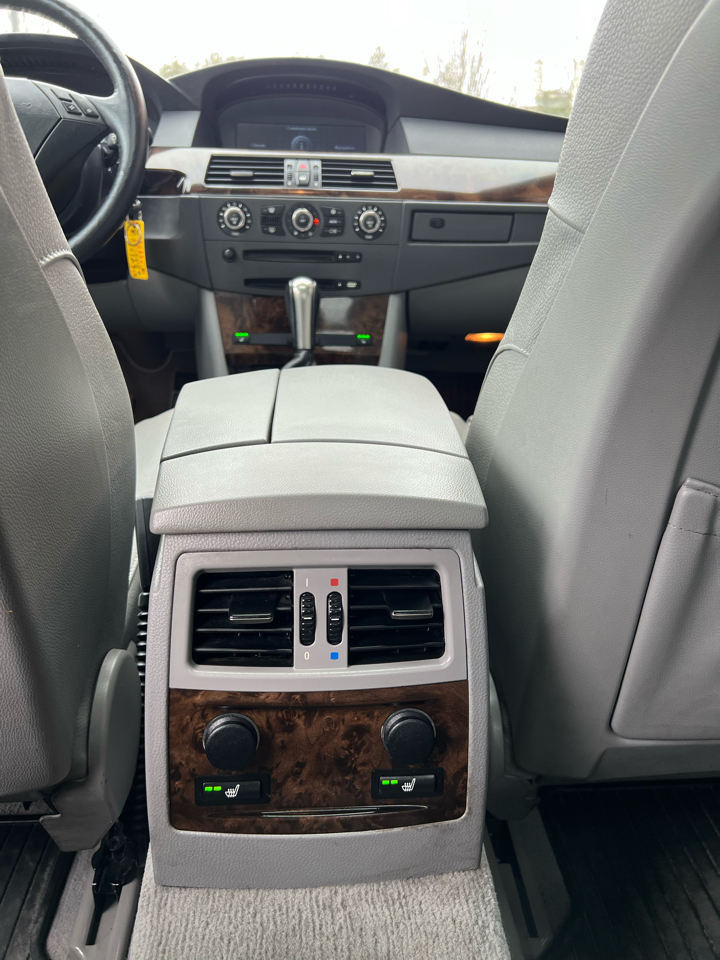 BMW 5-Series 530xi 2006