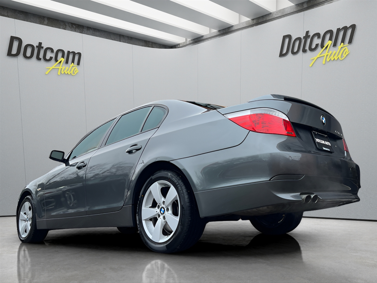 BMW 5-Series 530xi 2006