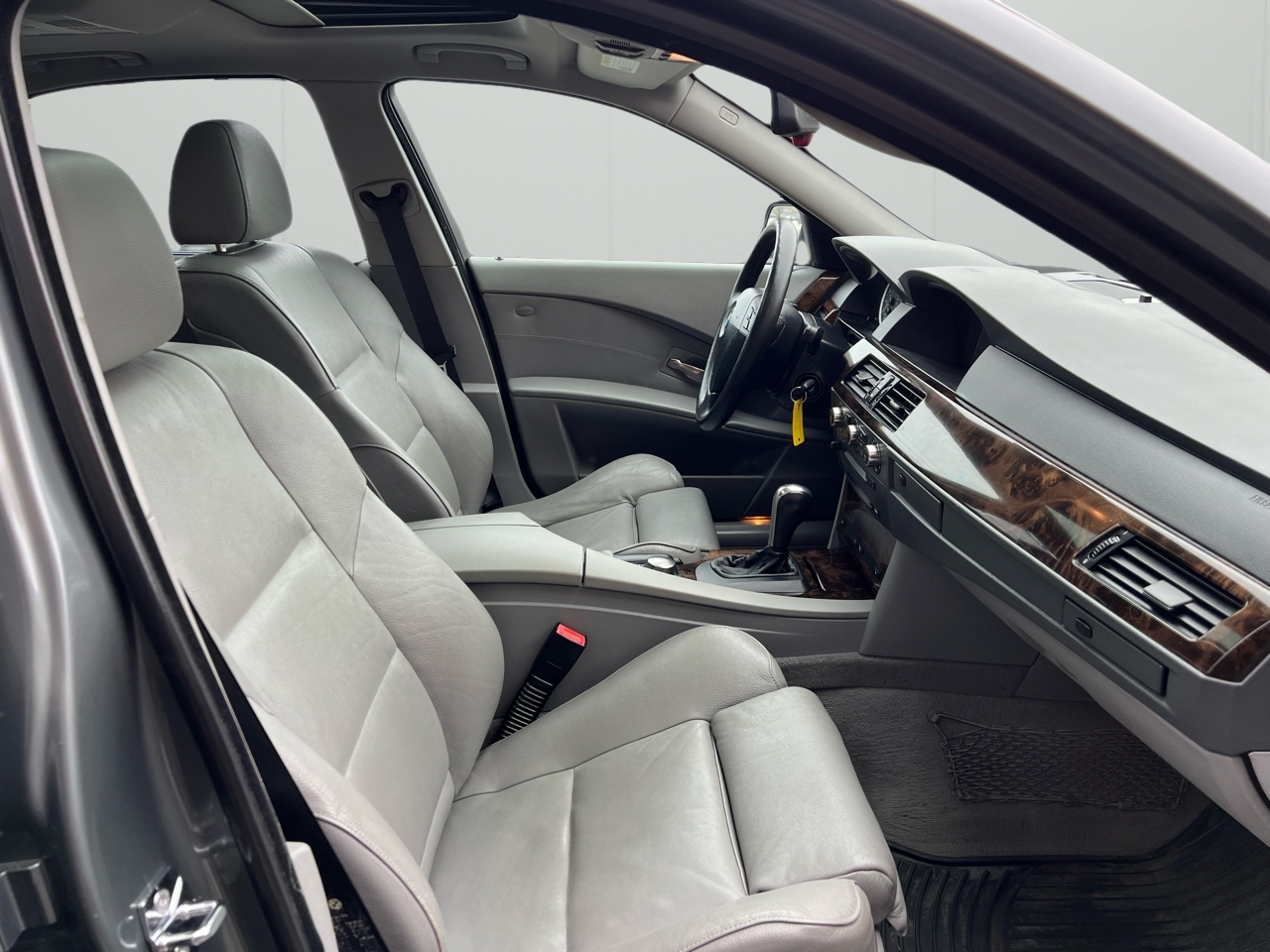 BMW 5-Series 530xi 2006