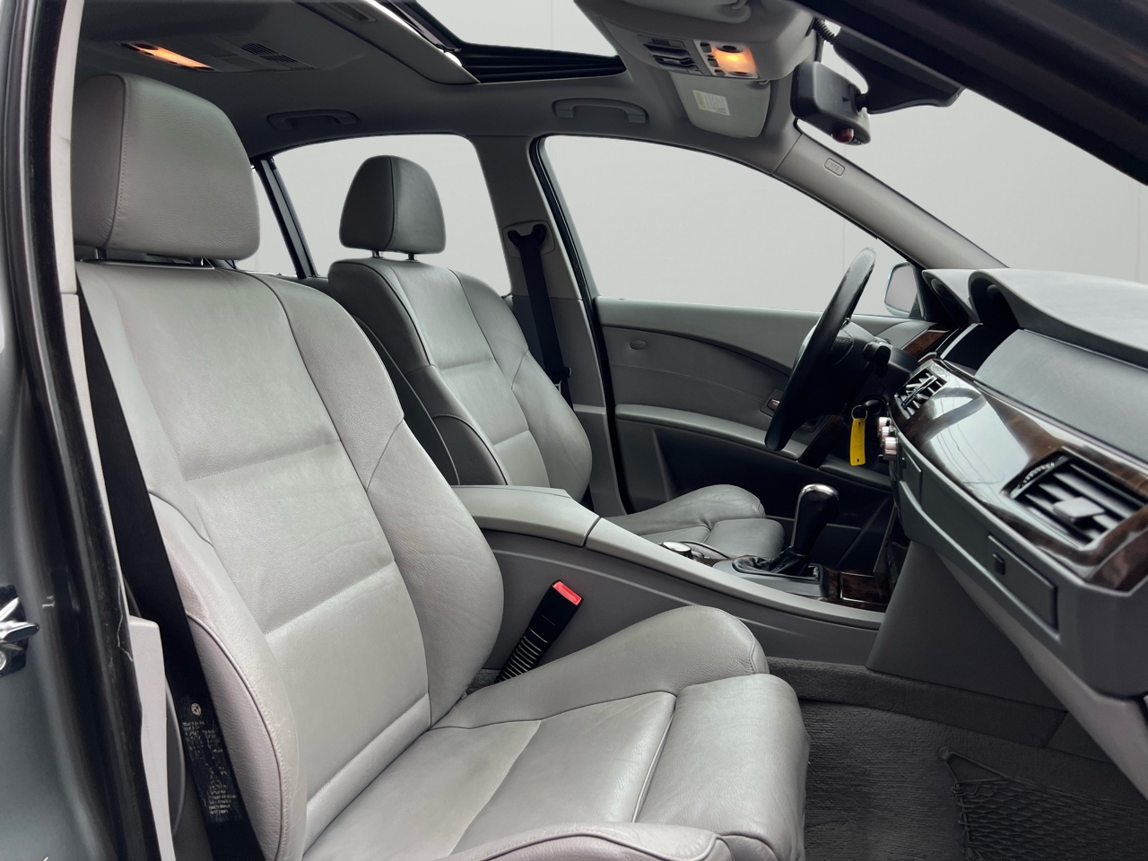 BMW 5-Series 530xi 2006