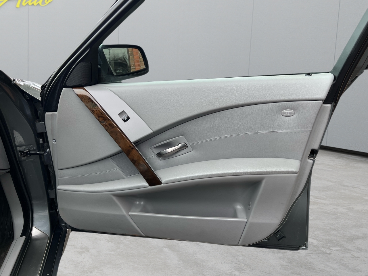 BMW 5-Series 530xi 2006