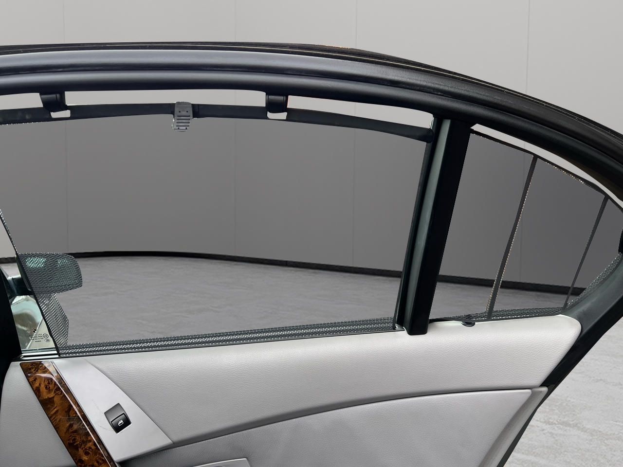 BMW 5-Series 530xi 2006