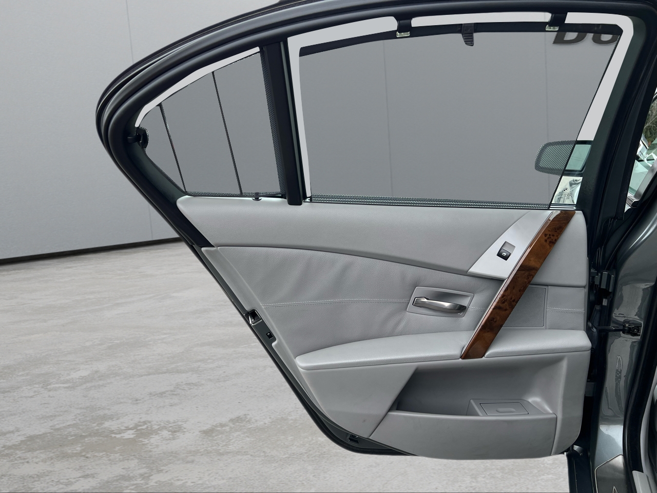 BMW 5-Series 530xi 2006