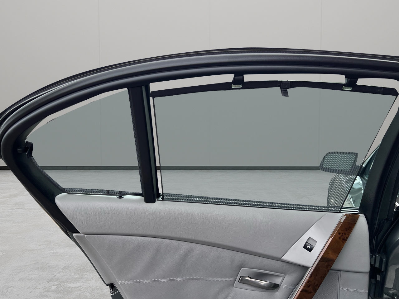 BMW 5-Series 530xi 2006