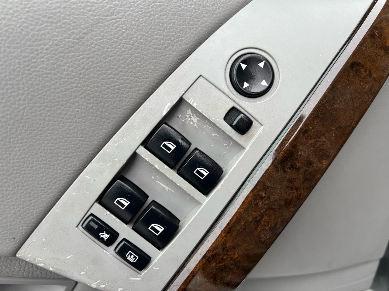 BMW 5-Series 530xi 2006