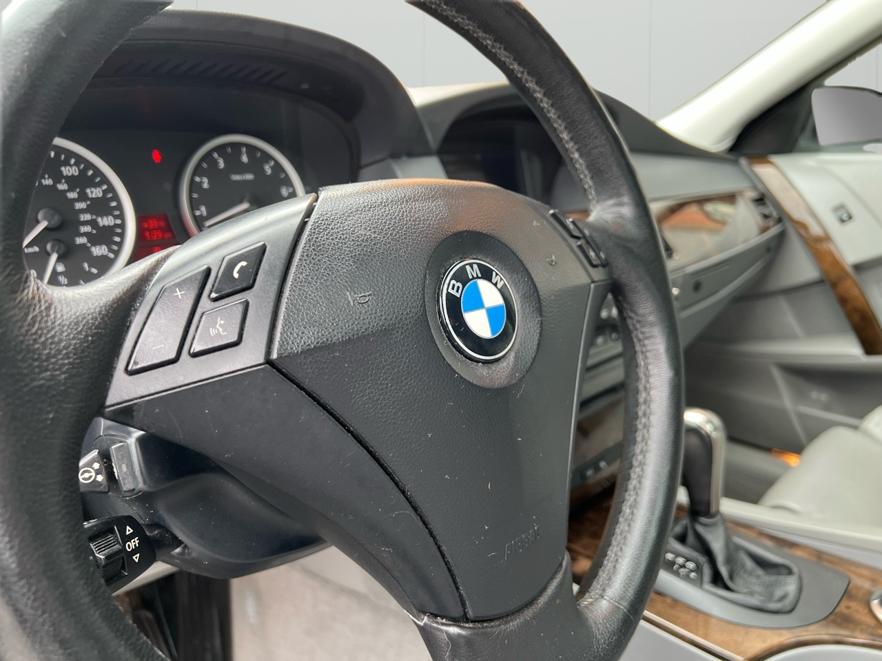 BMW 5-Series 530xi 2006