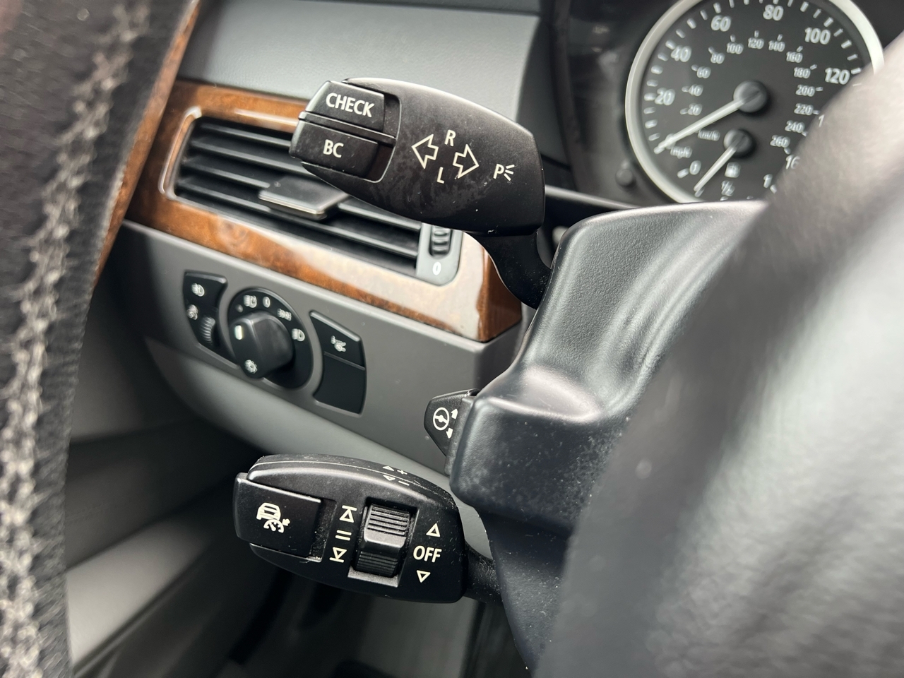 BMW 5-Series 530xi 2006