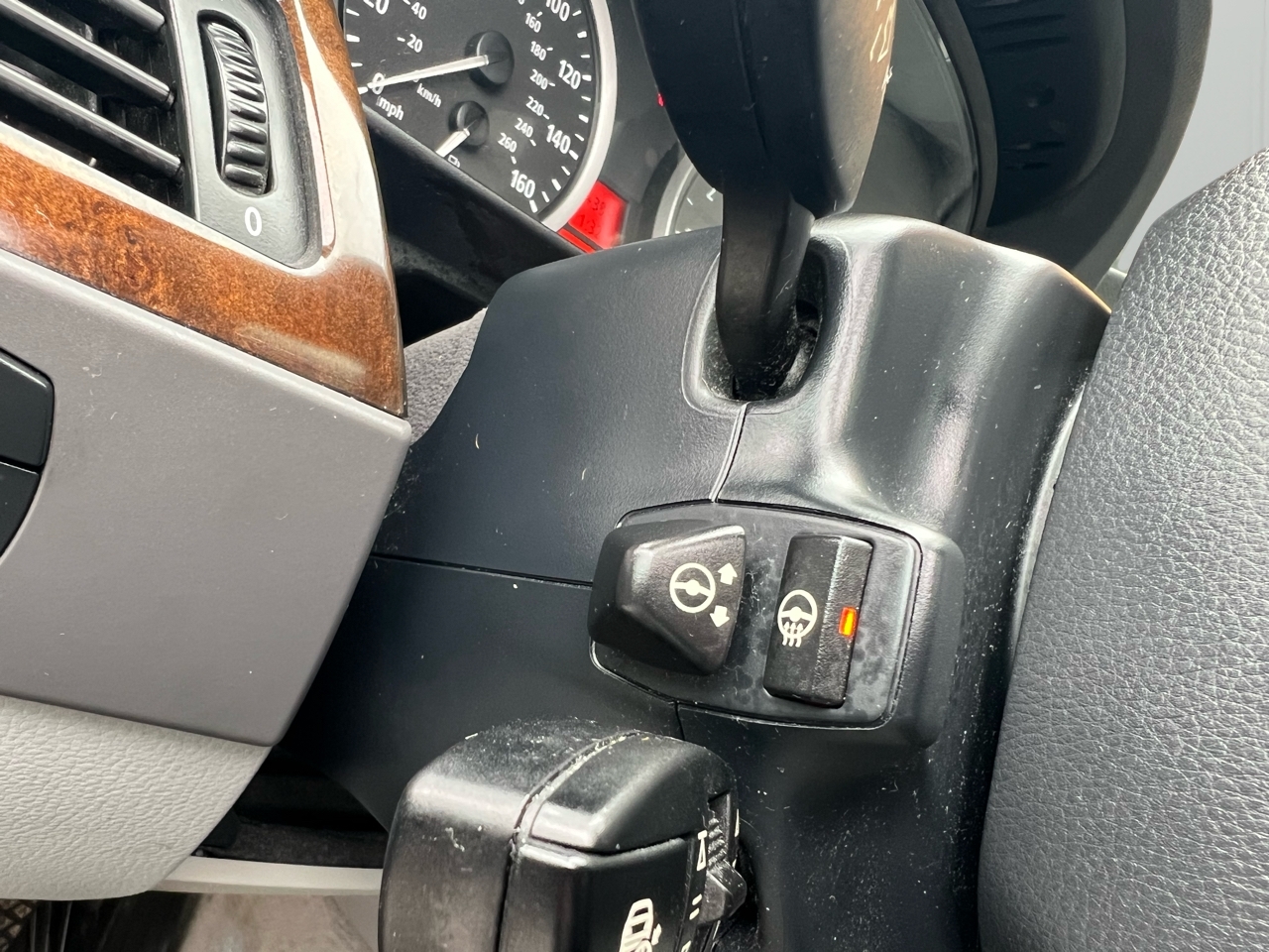 BMW 5-Series 530xi 2006