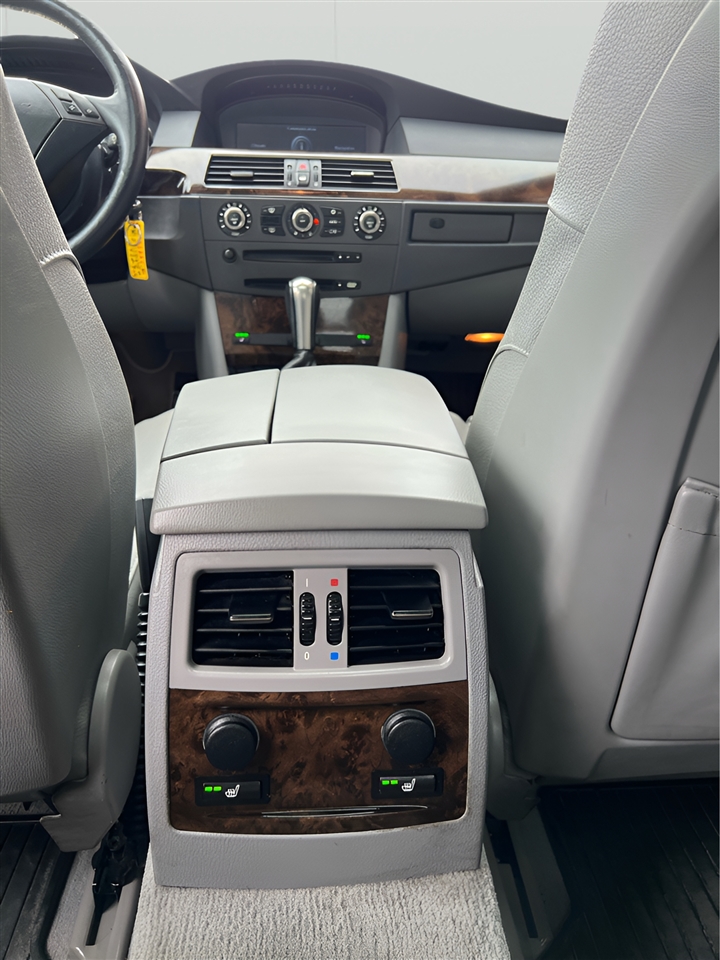 BMW 5-Series 530xi 2006