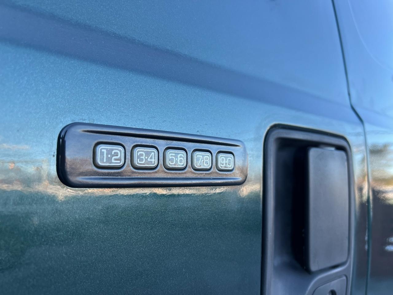 Ford F-250 SD XLT SuperCab Short Bed 4WD 2011