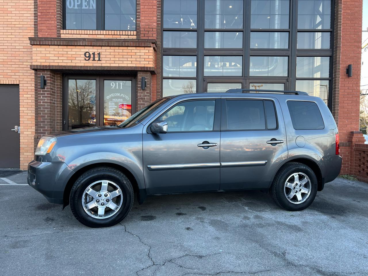 Honda Pilot Touring 4WD 5-Spd AT with DVD 2011