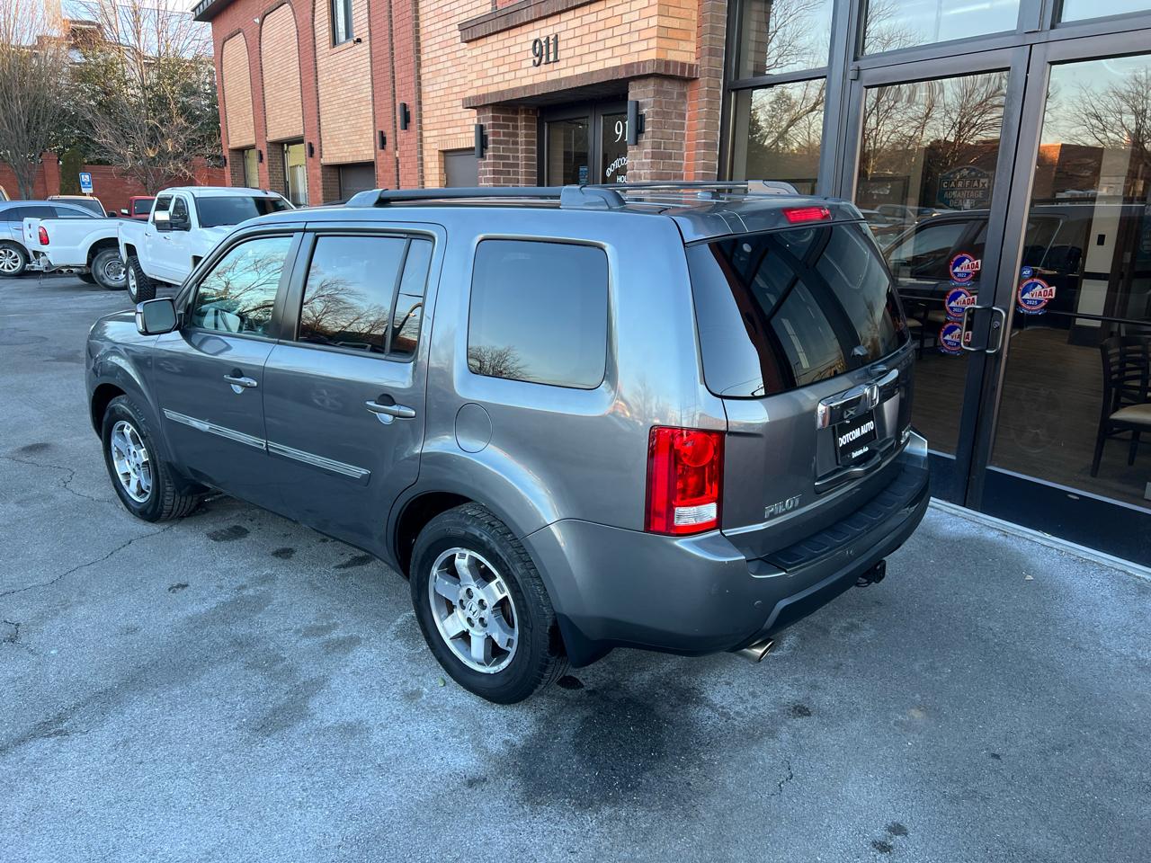 Honda Pilot Touring 4WD 5-Spd AT with DVD 2011