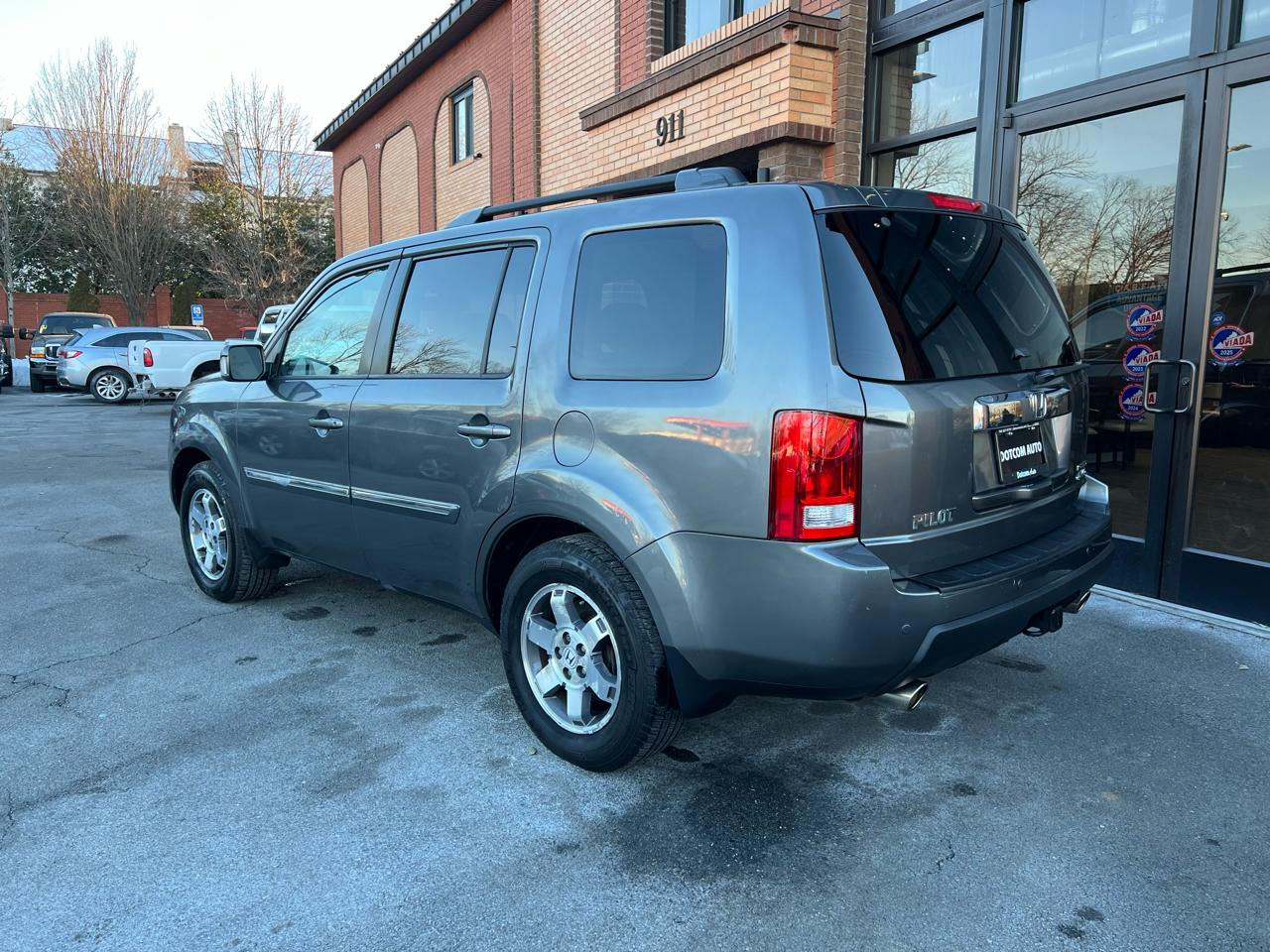 Honda Pilot Touring 4WD 5-Spd AT with DVD 2011
