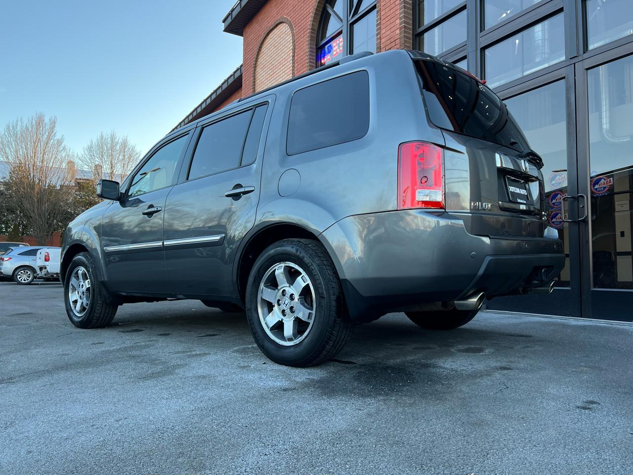 Honda Pilot Touring 4WD 5-Spd AT with DVD 2011