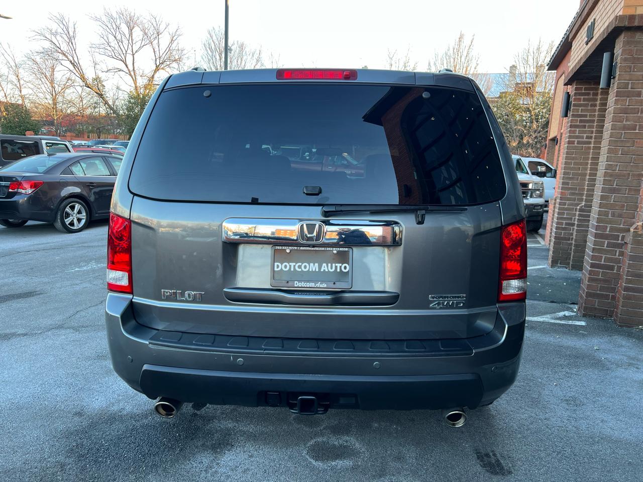 Honda Pilot Touring 4WD 5-Spd AT with DVD 2011