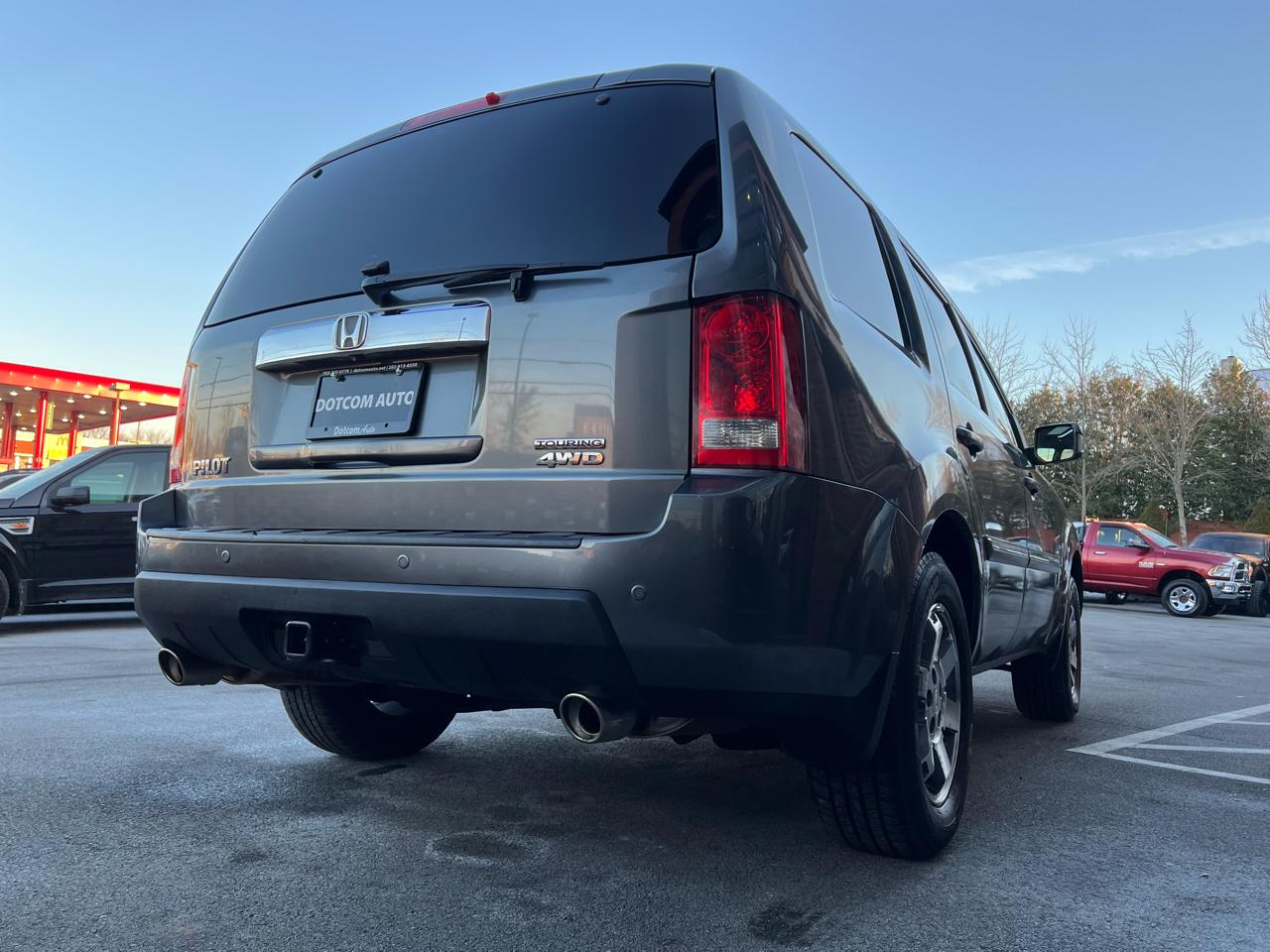 Honda Pilot Touring 4WD 5-Spd AT with DVD 2011