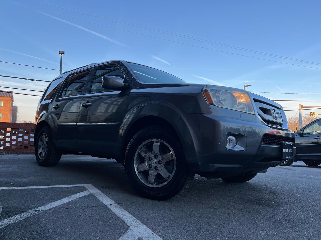 Honda Pilot Touring 4WD 5-Spd AT with DVD 2011