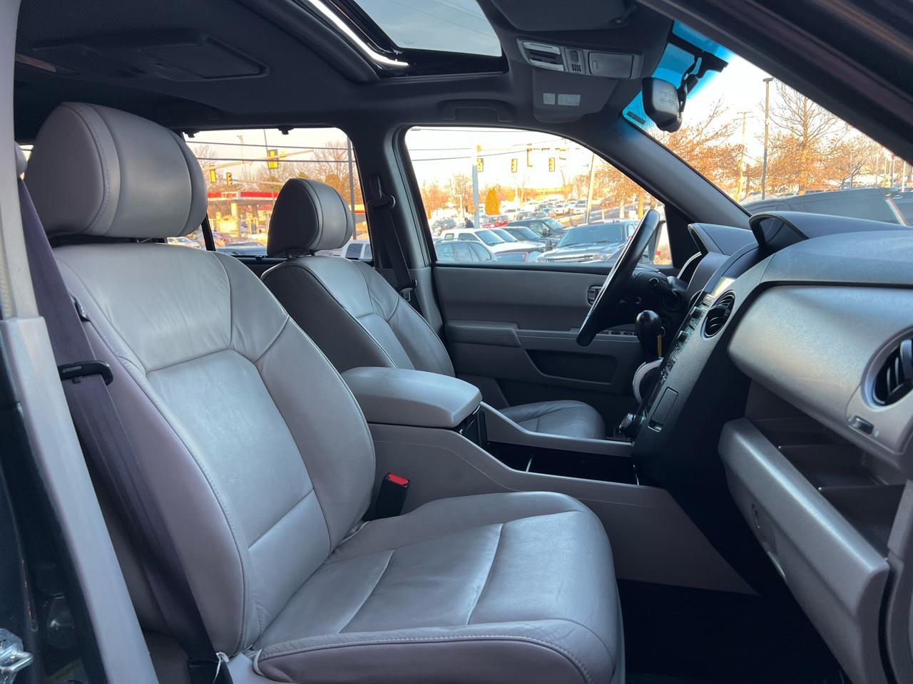 Honda Pilot Touring 4WD 5-Spd AT with DVD 2011