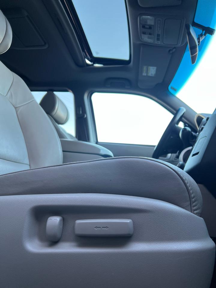 Honda Pilot Touring 4WD 5-Spd AT with DVD 2011