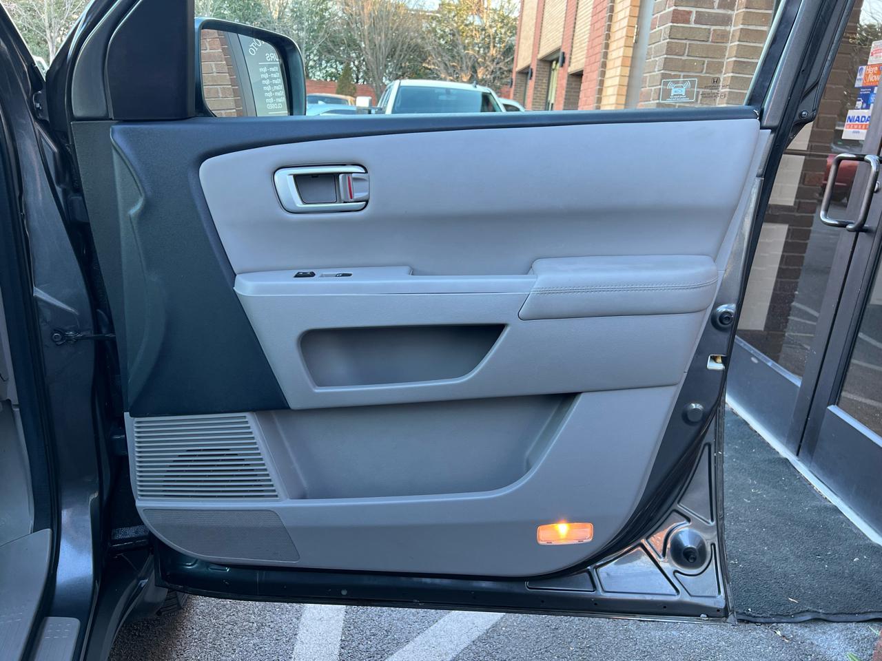 Honda Pilot Touring 4WD 5-Spd AT with DVD 2011