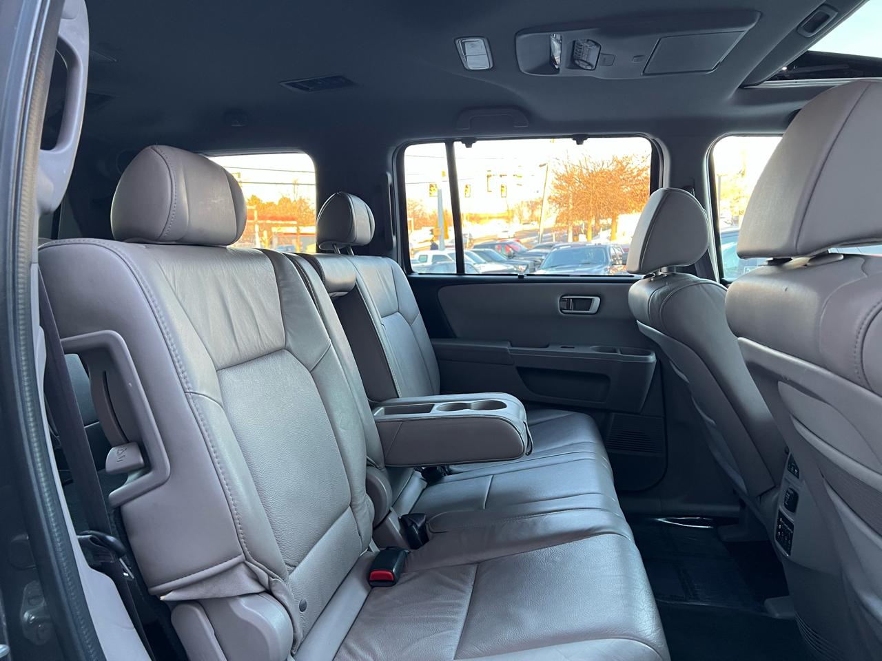 Honda Pilot Touring 4WD 5-Spd AT with DVD 2011