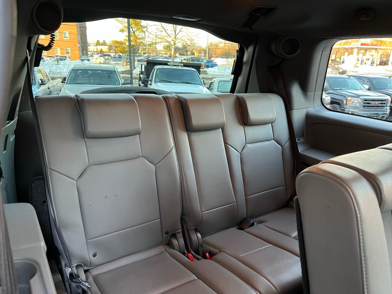 Honda Pilot Touring 4WD 5-Spd AT with DVD 2011