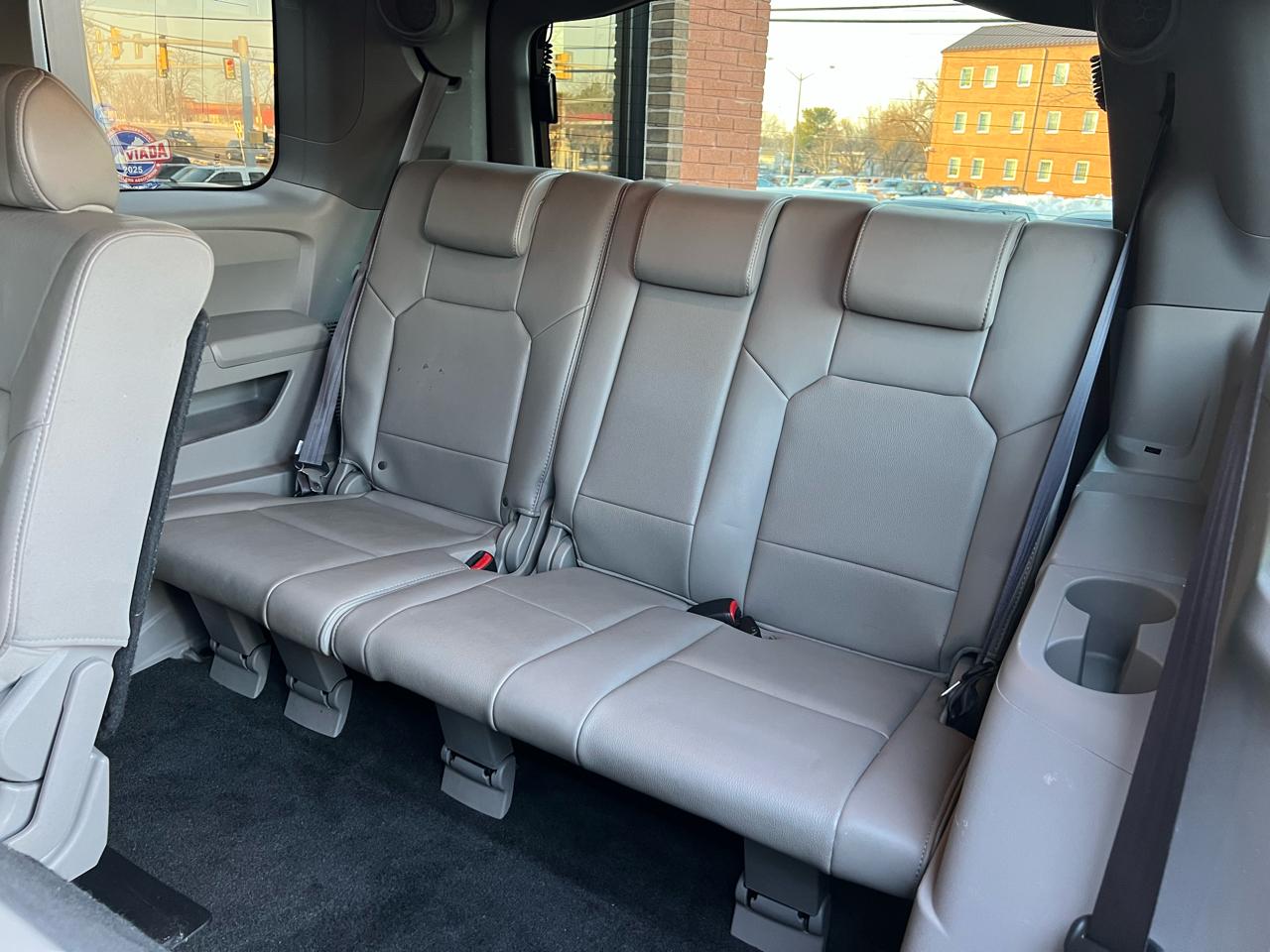 Honda Pilot Touring 4WD 5-Spd AT with DVD 2011