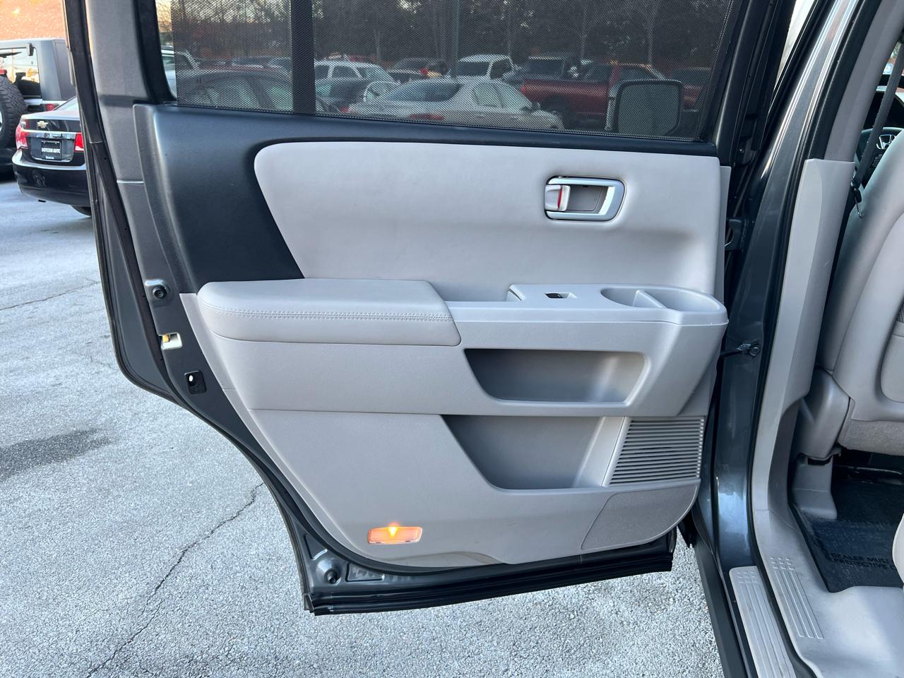 Honda Pilot Touring 4WD 5-Spd AT with DVD 2011