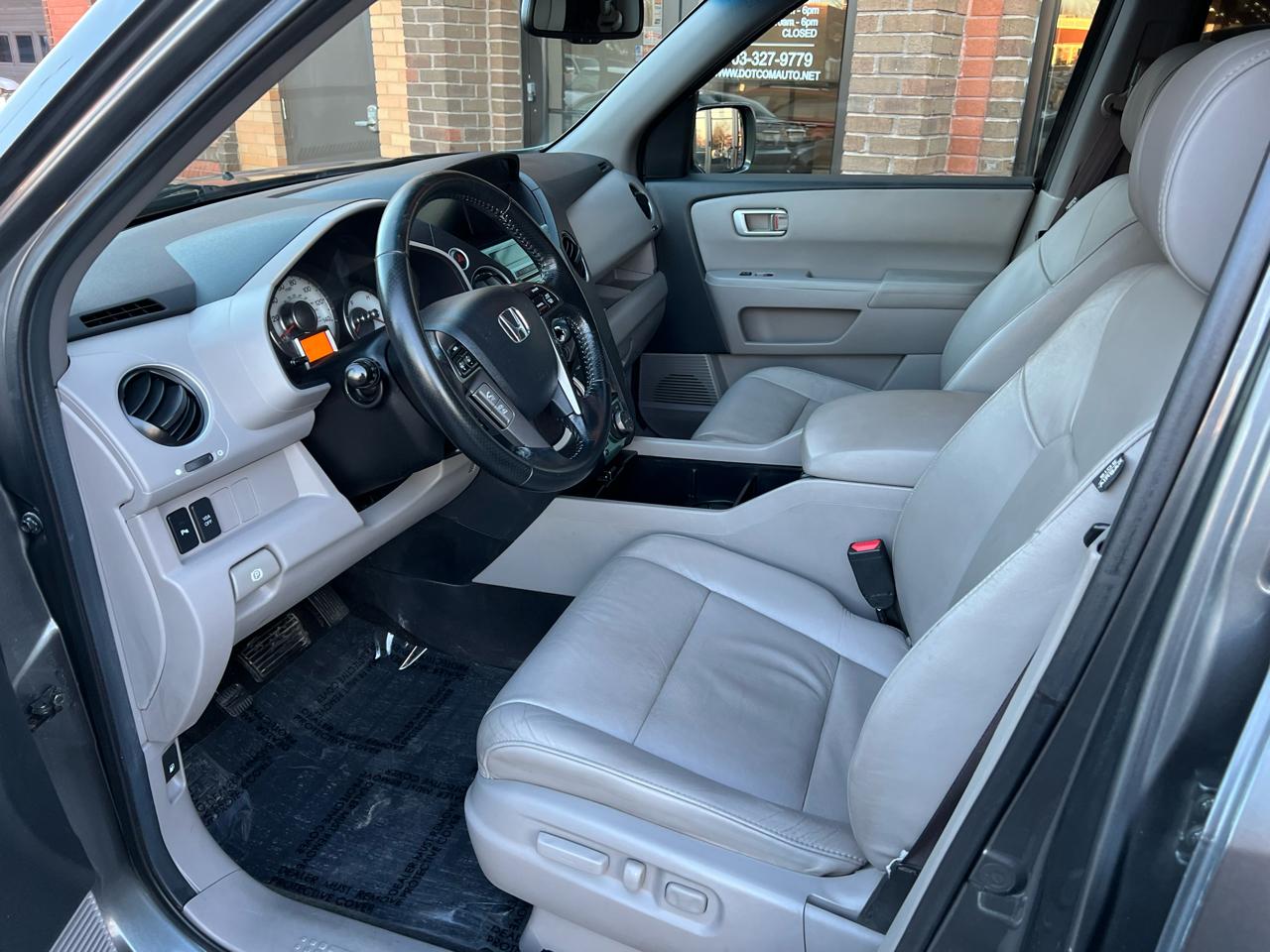 Honda Pilot Touring 4WD 5-Spd AT with DVD 2011