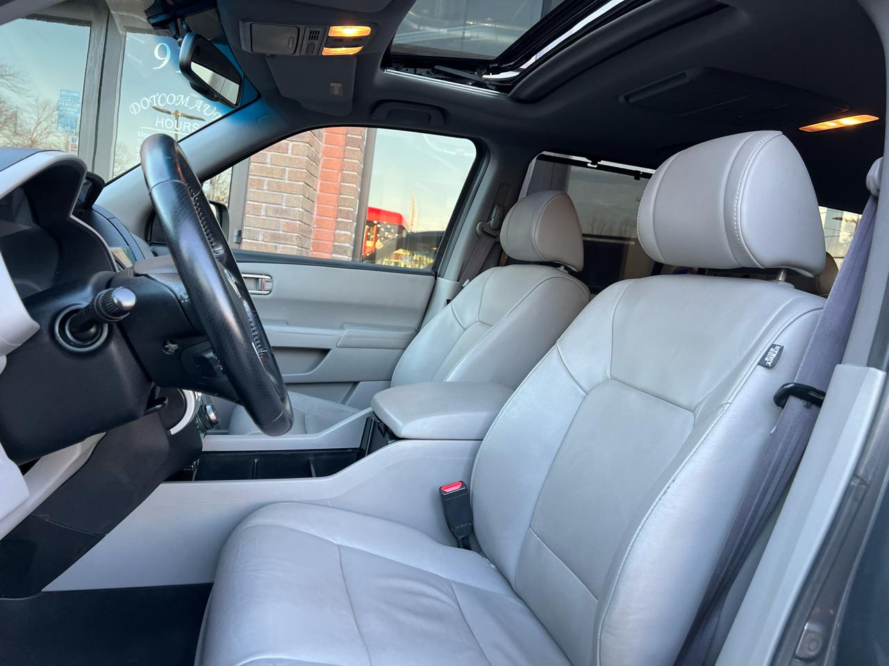 Honda Pilot Touring 4WD 5-Spd AT with DVD 2011