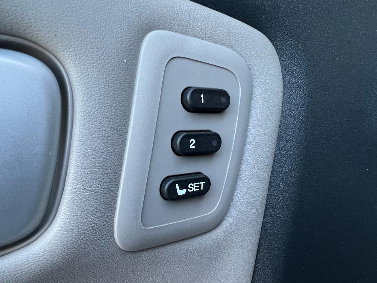 Honda Pilot Touring 4WD 5-Spd AT with DVD 2011