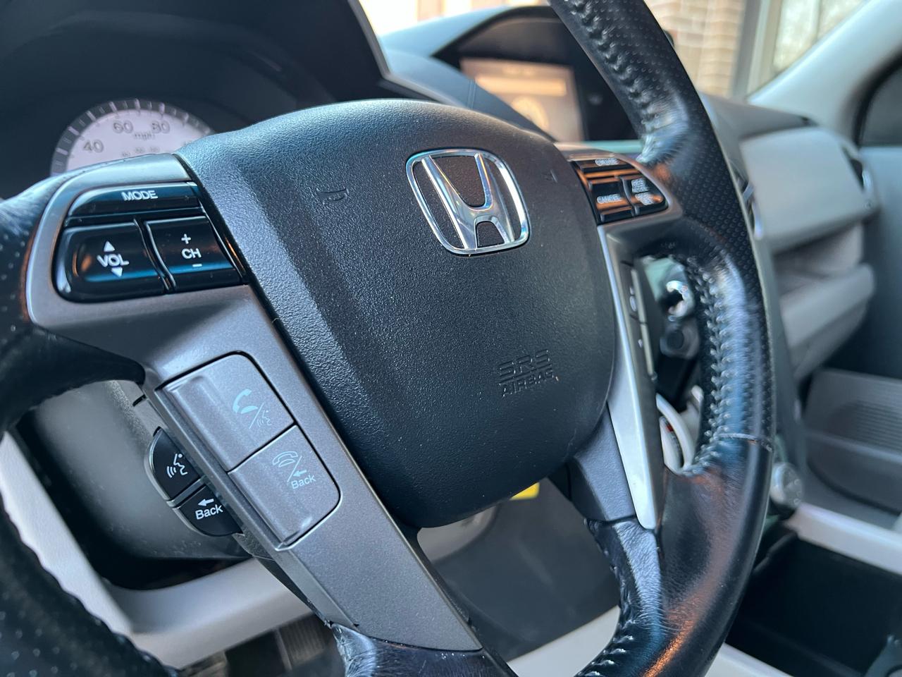 Honda Pilot Touring 4WD 5-Spd AT with DVD 2011