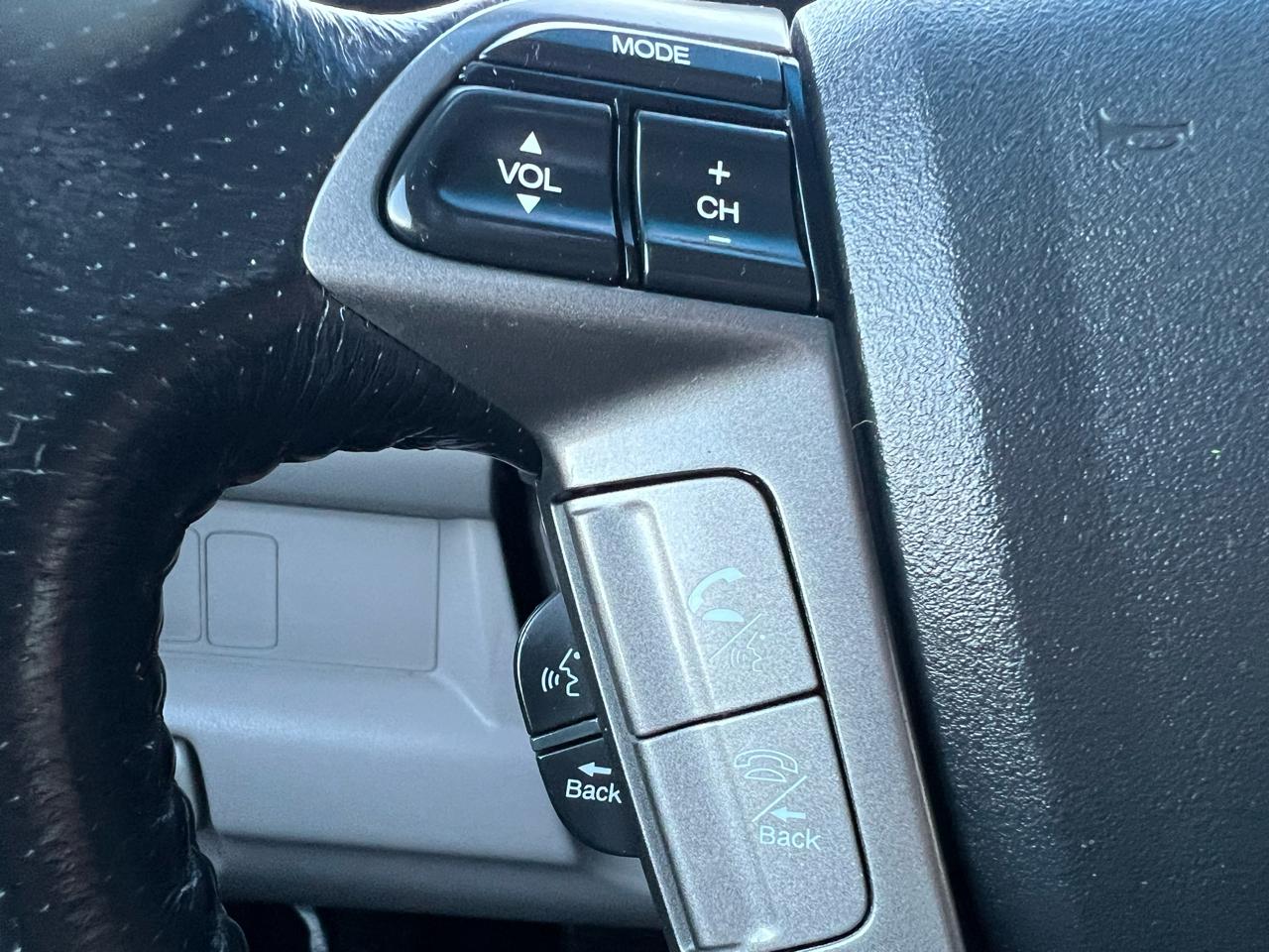 Honda Pilot Touring 4WD 5-Spd AT with DVD 2011